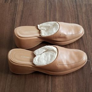 Tan BCBGMAXAZRIA clogs